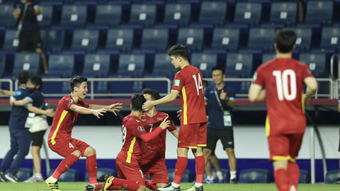 Niềm vui của các cầu thủ Việt Nam sau khi thắng đậm Indonesia 4-0	Ảnh: Minh Anh