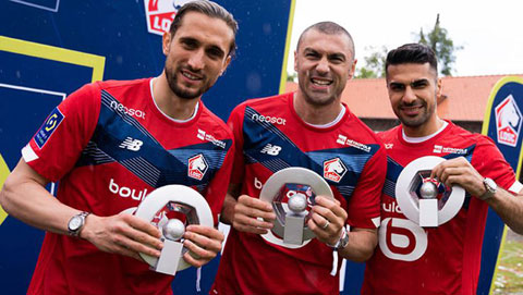 Bộ ba tuyển thủ Thổ Nhĩ Kỳ ăn mừng chức vô địch Ligue 1 mùa 2020/21 trong màu áo Lille