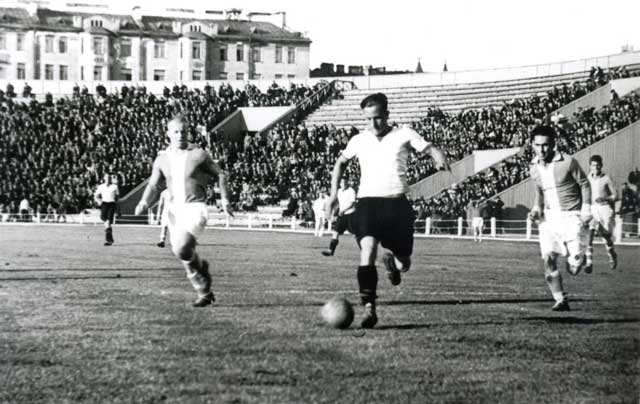 Một trận đấu bóng đá Liên Xô năm 1939 trên sân Pyotrovsky