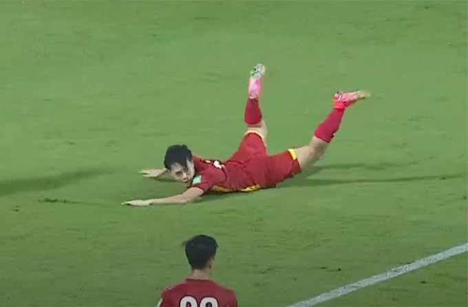 Văn Toàn mang về quả penalty cho đội tuyển Việt Nam 