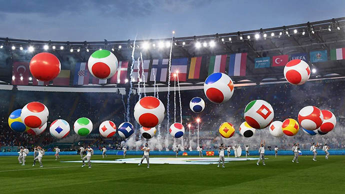 EURO 2020 khai mạc lung linh đầy màu sắc