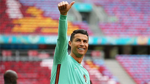 MU chào mời Ronaldo lương 17 triệu bảng/năm
