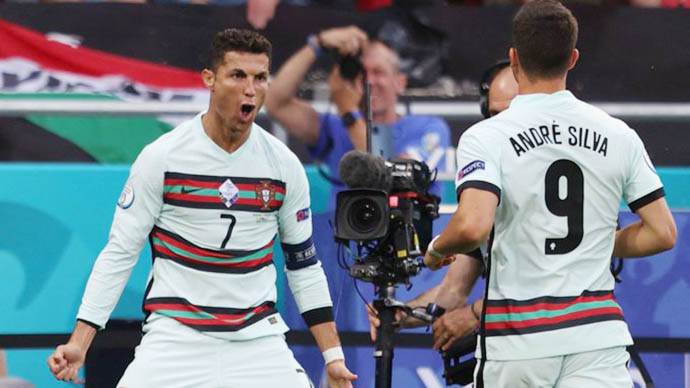 Ronaldo đi vào lịch sử EURO với 3 kỷ lục 