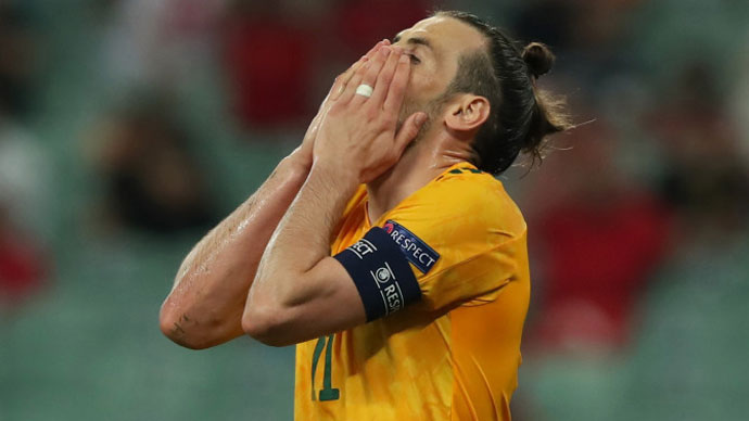 Bale thành trò cười vì quả penalty tệ hại