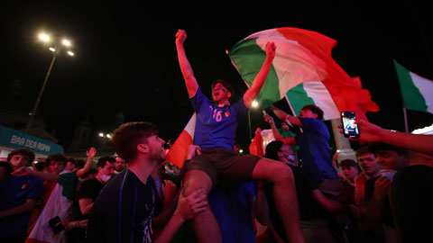 Người hâm mộ Italia đang có dịp dùng những từ ngữ bóng bẩy để ca ngợi những chiến thắng của đội tuyển nước nhà