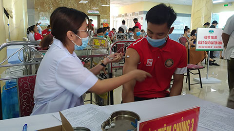 Đông Á Thanh Hóa được tiêm vaccine phòng Covid-19