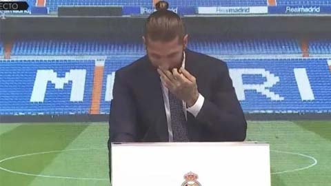 Ramos khóc khi họp báo chia tay Real
