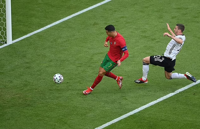 Ronaldo đã có 19 bàn ở EURO và World Cup