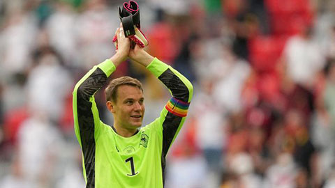 UEFA không 'truy cứu' Neuer vì tấm băng đội trưởng khác thường