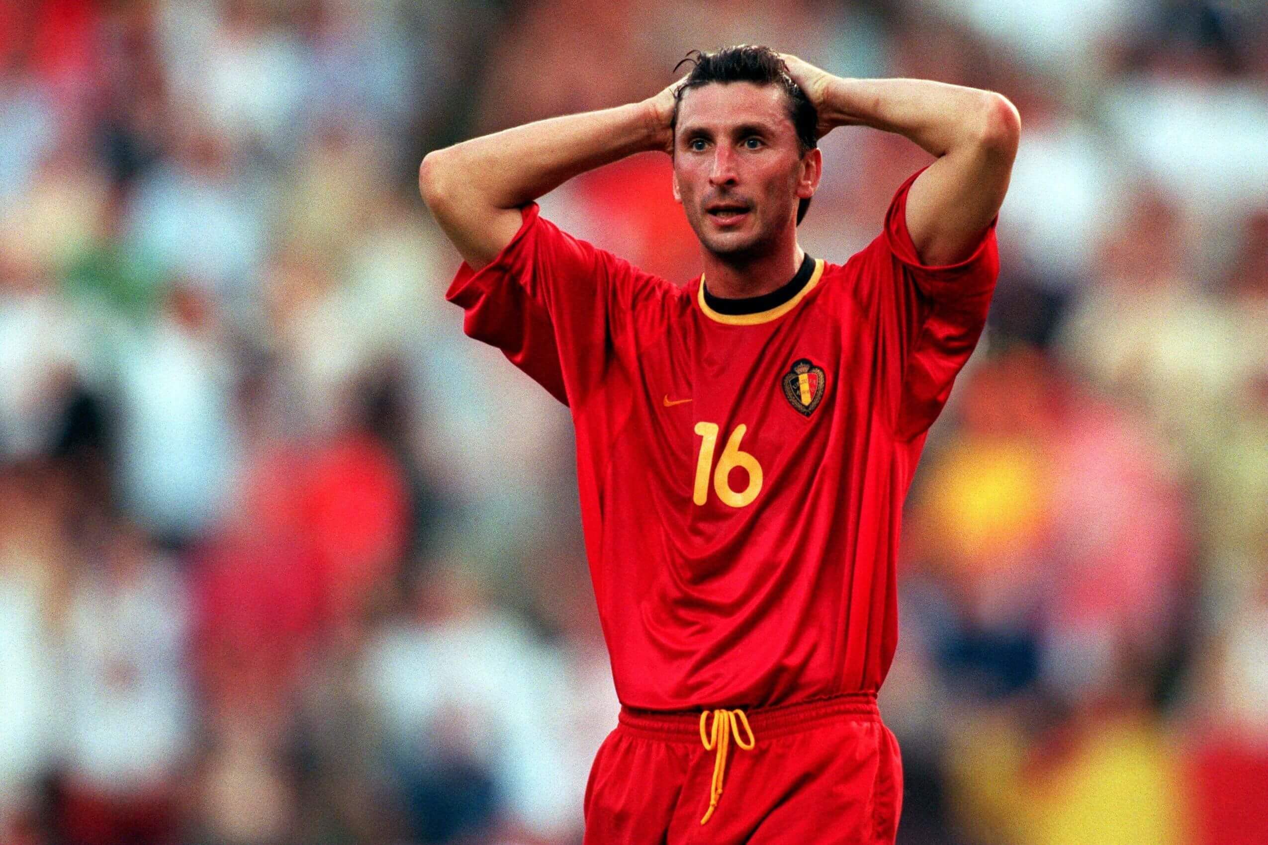 Luc Nilis là chứng nhân của ĐT Bỉ tại thảm họa EURO 2000 khi Quỷ Đỏ bị loại từ vòng bảng dù là nước chủ nhà