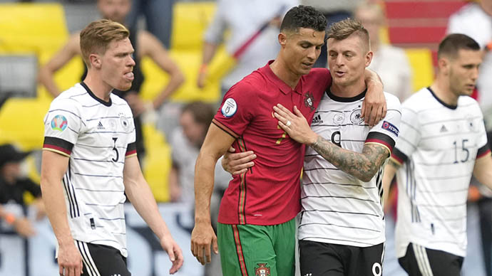 Kroos tiết lộ nội dung cuộc trò chuyện với Ronaldo