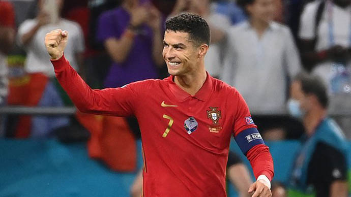 Ronaldo cân bằng kỷ lục ghi bàn của của Daei cấp ĐTQG 