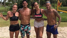 Neymar nể phục 2 nữ hoàng bóng đá diện bikini chơi bóng bằng ngực