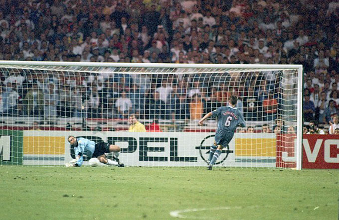 Southgate là tội đồ của ĐT Anh khi sút hỏng phạt đền ở EURO 1996