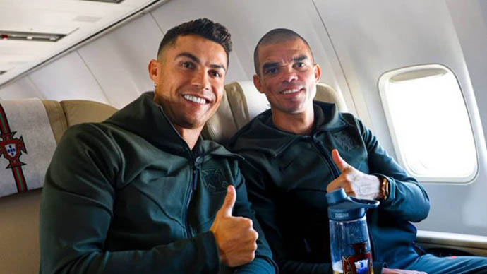 Chế độ ăn kiêng bí mật của Ronaldo: Bông cải xanh, thịt gà, cơm và nước lọc