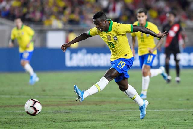 Lần đầu đá chính, Vinicius Junior quyết ghi bàn giúp Brazil vượt qua Ecuador để toàn thắng ở vòng bảng
