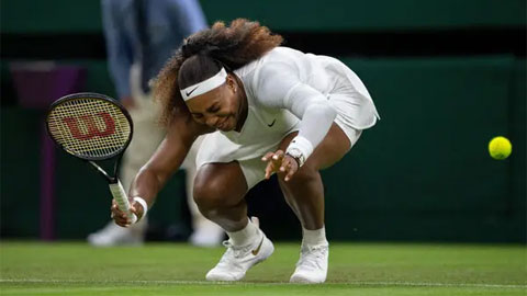 Serena Williams khóc ròng vì dính chấn thương ở Wimbledon 2021