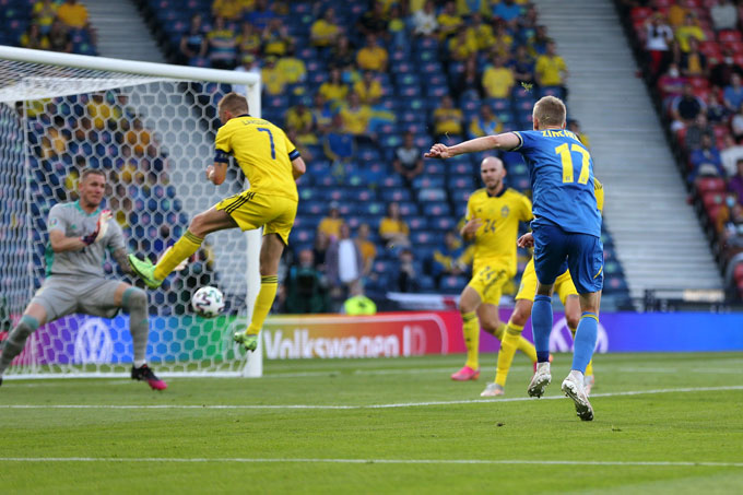 Zinchenko mở tỷ số trận Thụy Điển vs Ukraine ở phút 27