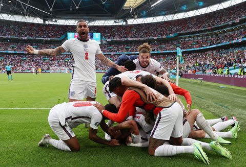 Các tuyển thủ Anh ăn mừng chiến thắng trước Đức