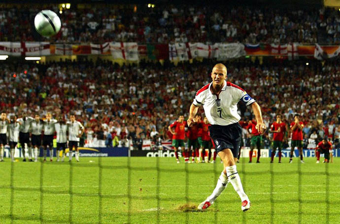 Beckham đá hỏng quả phạt đền ở trận gặp Bồ Đào Nha