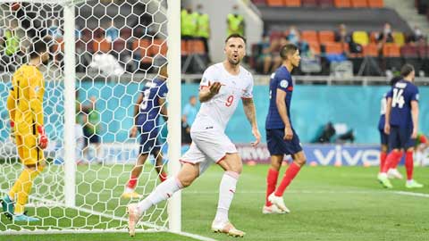 Seferovic ăn mừng bàn thắng vào lưới ĐT Pháp ở vòng 1/8