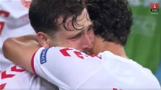 Cầu thủ Đan Mạch khóc nức nở như đứa trẻ sau chiến thắng trước Czech