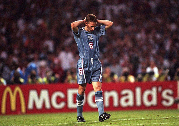 Gareth Southgate đá hỏng luân lưu khiến Anh phải dừng bước ở bán kết EURO 1996