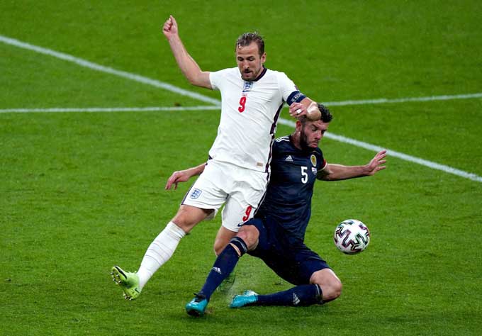 Kane thi đấu tệ hại ở vòng bảng, đặc biệt là trong trận hòa 0-0 với Scotland