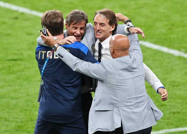 HLV Mancini và các cộng sự đã đưa ĐT Italia vào bán kết gặp Tây Ban Nha từ những bài học của chính đối thủ