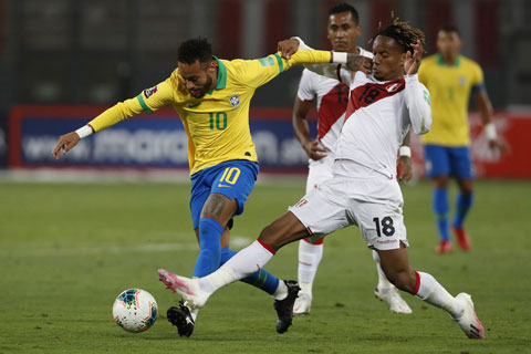 Neymar (trái) sẽ lại là đầu tàu đưa Brazil vào chung kết