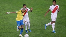 Neymar biến 4 cầu thủ Peru thành những gã hề rồi kiến tạo cho đồng đội