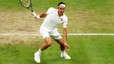 Federer xô đổ kỷ lục của Rosewall ở Wimbledon