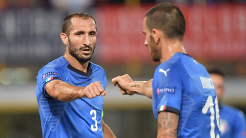 Giorgio Chiellini (trái) và Leonardo Bonucci đang là cặp trung vệ hàng đầu tại EURO 2020