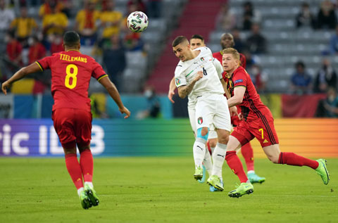 Marco Verratti (giữa) đã chơi tuyệt hay trong trận Italia loại Bỉ ở tứ kết