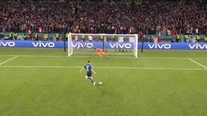 Cú đá penalty kiểu nhảy chân sáo quen thuộc của Jorginho đưa Italia vào chung kết EURO 2020