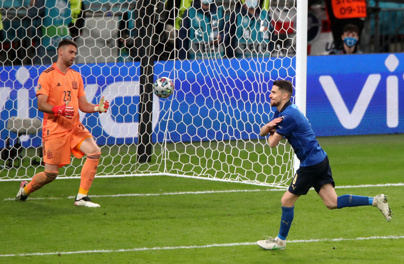 Jorginho đã đưa ĐT Italia vào chung kết EURO 2020 bằng một cú sút 11m xúc thìa đánh bại thủ môn Simon của Tây Ban Nha
