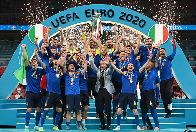 Italia đăng quang ngôi vô địch sau loạt đấu súng cân não