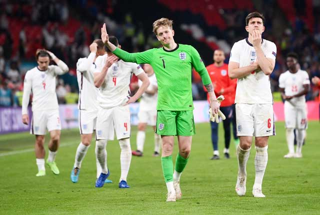Các tuyển thủ Anh buồn bã sau thất bại trước Italia ở chung kết EURO 2020