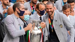 Bonucci thuyết phục Chiellini dự World Cup 2022 cùng Italia Bonucci thuyết phục Chiellini dự World Cup 2022 cùng Italia