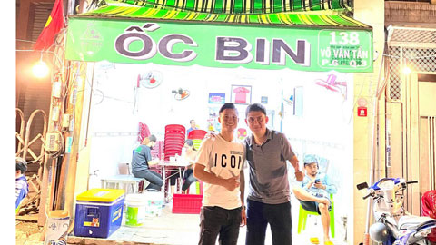 Giới bóng đá mưu sinh mùa dịch: Cựu tuyển thủ Tuấn Phong bán ốc 7 tháng, 3 lần dẹp tiệm