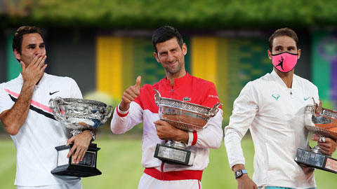 Tay vợt nam số 1 thế giới, Djokovic (giữa) vẫn bỏ ngỏ khả năng tranh tài tại Olympic Tokyo