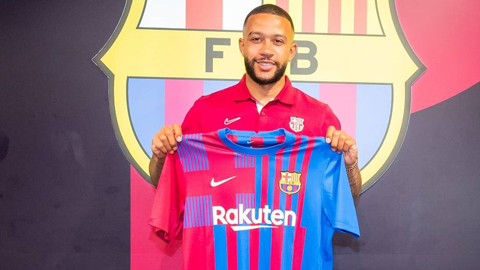 Depay đặt chân đến Barcelona, háo hức ra sân cùng Messi