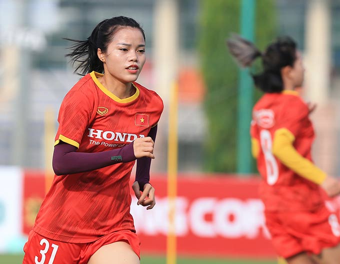 Hoàng Quỳnh tích cực tập luyện sau 2 năm vắng bóng ở ĐT nữ Việt Nam - Ảnh: VFF