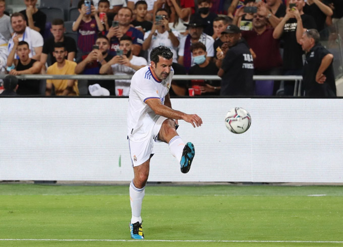 Figo không ghi bàn nào trận này nhưng vẫn tạo ra nhiều ấn tượng