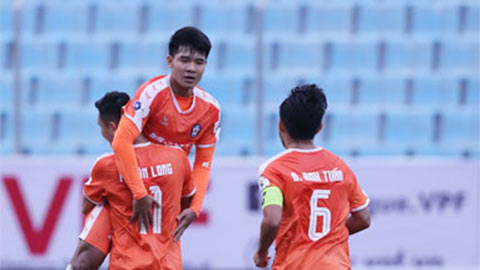 Cầu thủ SHB Đà Nẵng phát hoảng vì F0 Covid-19 vượt rào vào đá bóng
