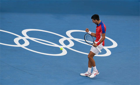 Djokovic thắng trận thứ 21 liên tiếp ở mùa 2021