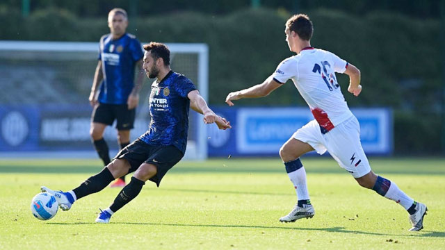 Calhanoglu kiến tạo 3 bàn và ghi 1 bàn giúp Inter đánh bại Crotone
