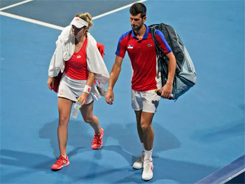 Djokovic và Nina Stojanovic bị loại ở bán kết đôi nam nữ
