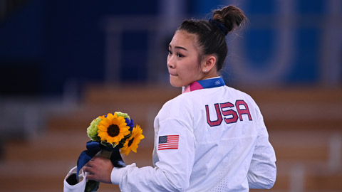 Sunisa Lee giành chiếc HCV thứ 5 liên tiếp cho TDDC Mỹ tại các kỳ Olympic ở nội dung toàn năng nữ
