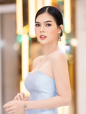 Người mẫu Ngọc Trinh nhập viện, xuống tóc khi cầu thủ U22 Việt Nam yêu người khác Người mẫu Ngọc Trinh nhập viện, xuống tóc khi cầu thủ U22 Việt Nam yêu người khác